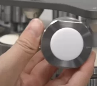 Mẫu sau khi lắp trên máy martindale